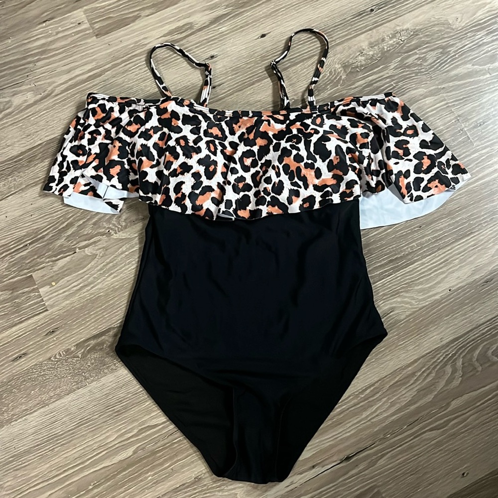 NWT Swimming suit/L
